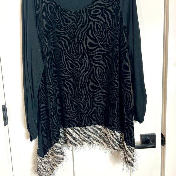Style & Co Zebra Print Velvet Panel Fringe Bottom Hem Shark Bit Hem Top Size 1X - Picture 3 of 4